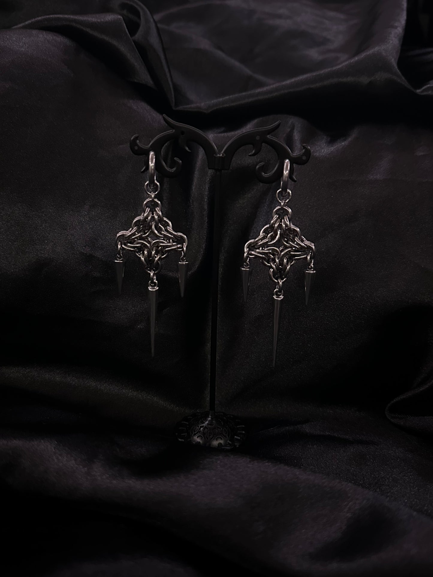 𝕷𝖎𝖑𝖎𝖙𝖍 𝕰𝖆𝖗𝖗𝖎𝖓𝖌𝖘